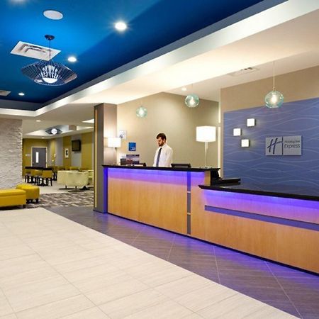 Holiday Inn Express And Suites Batavia By Ihg Exterior photo