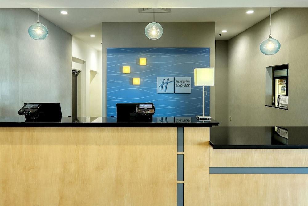 Holiday Inn Express And Suites Batavia By Ihg Exterior photo