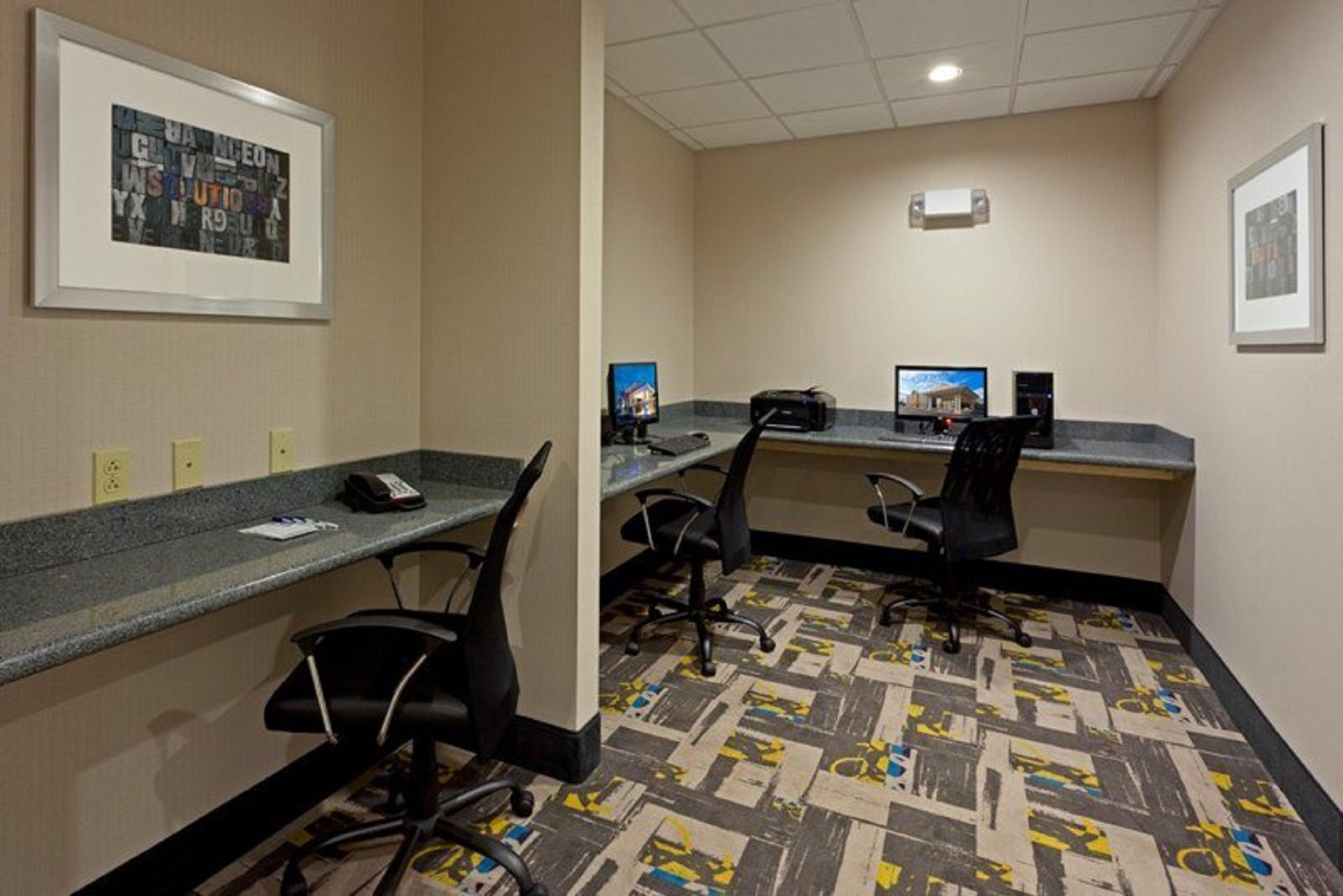 Holiday Inn Express And Suites Batavia By Ihg Exterior photo