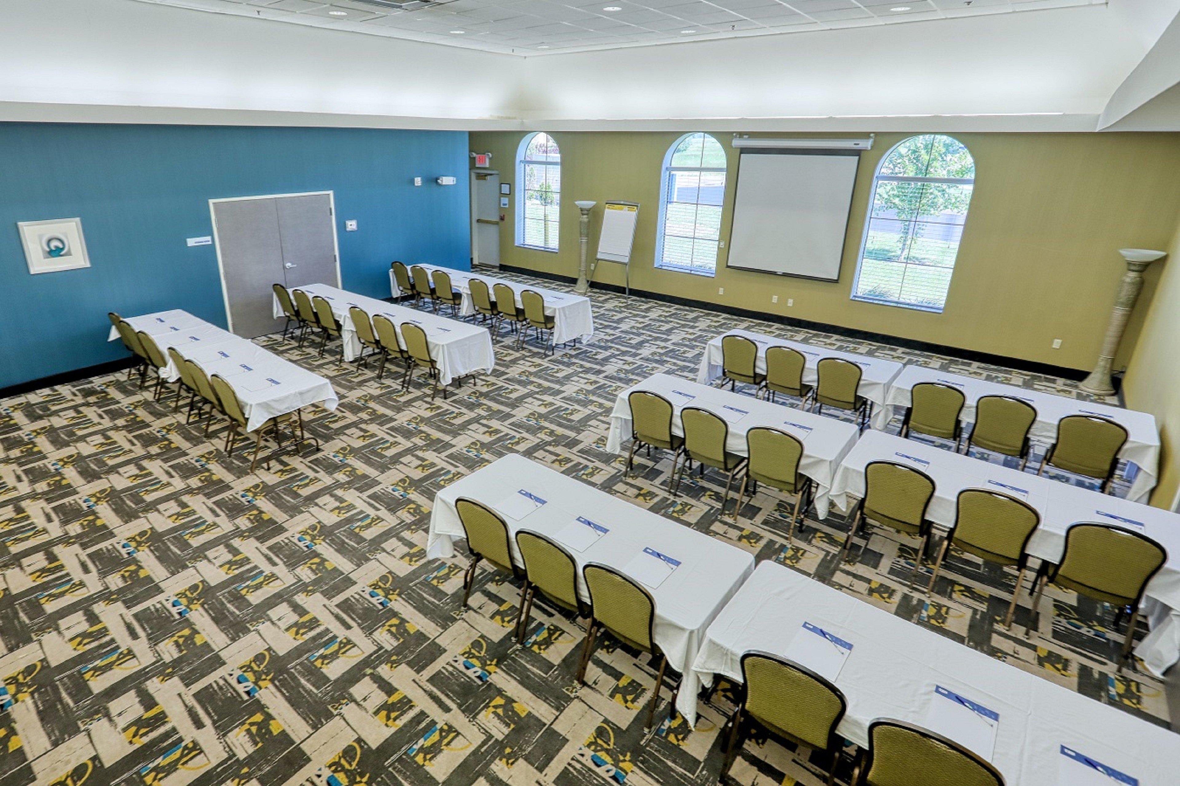 Holiday Inn Express And Suites Batavia By Ihg Exterior photo