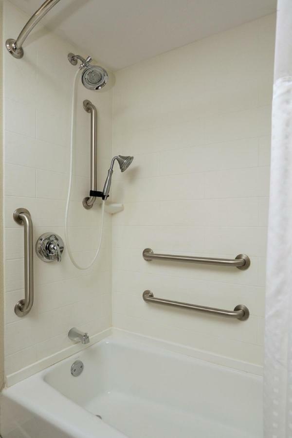 Holiday Inn Express And Suites Batavia By Ihg Exterior photo
